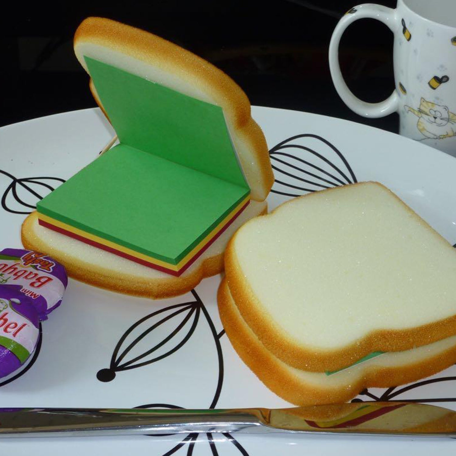 SandwichPad: Bread Sandwich-Shaped Memo Pad with Pocket-Size Design & Lipstick Pen for Fun Note-Taking