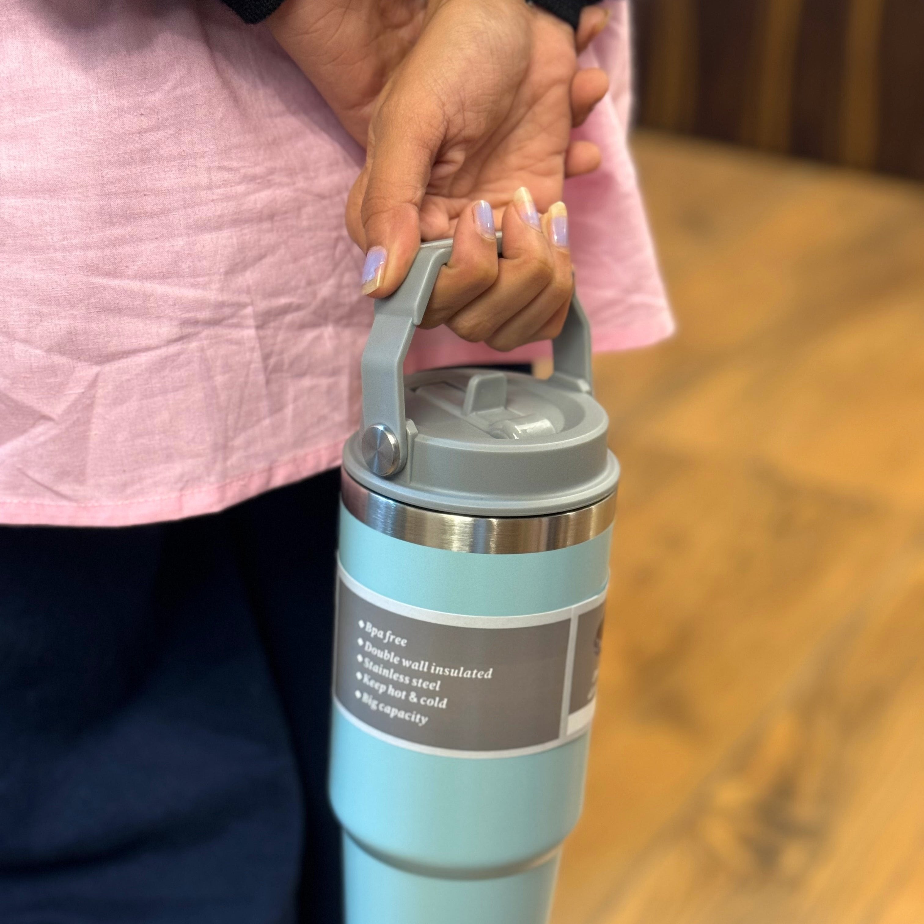 Stan: 900ml Leakproof & Insulated Stainless Steel Tumbler with Handle, Straw & Double-Wall Design for Hot & Cold Drinks