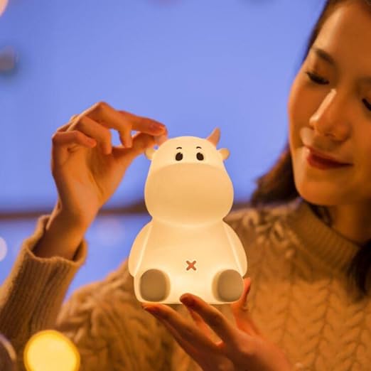 Mooo: Portable Squishy Cow Lamp with Rechargeable LED & Soft Silicone Design for Cozy Bedroom Ambience & Gifting