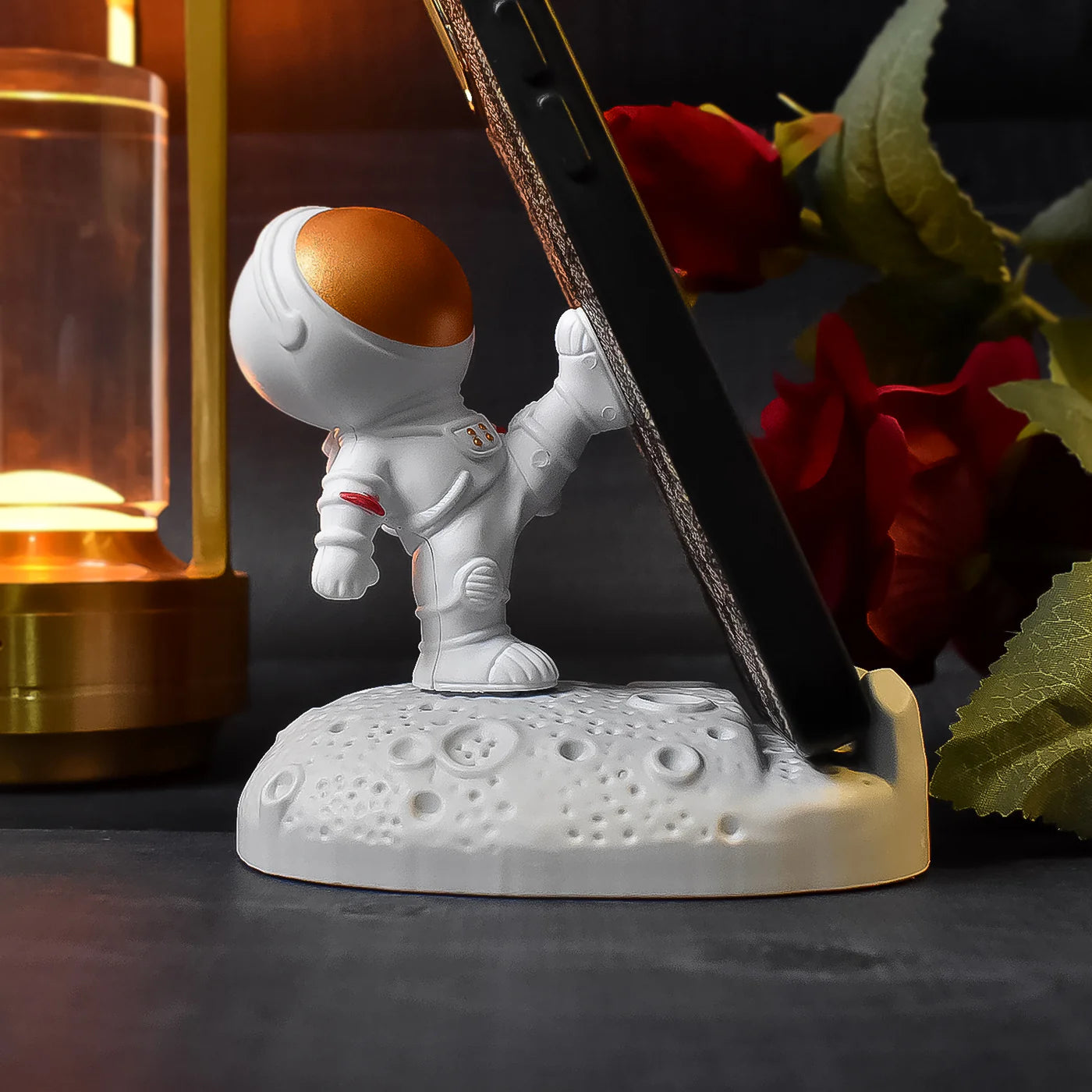 NovaNaut – Creative Astronaut-Themed Mobile Stand sturdy Build Spaceman Design Phone Holder