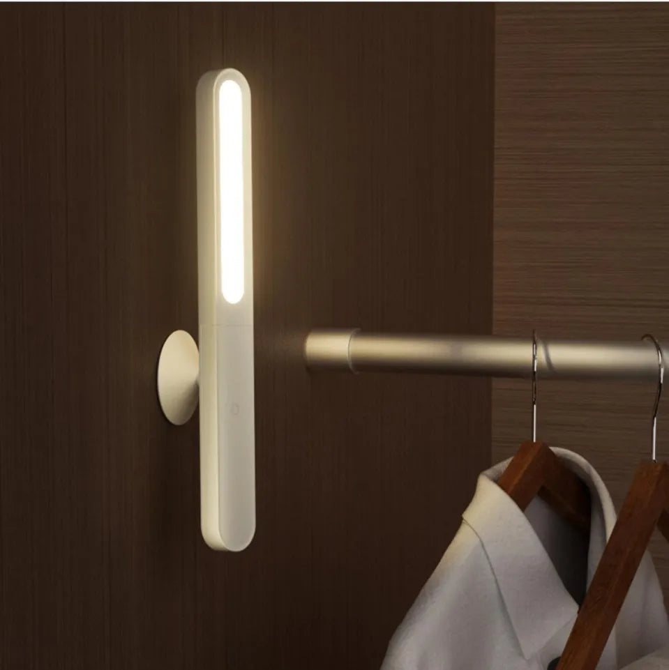 MagnaTouch: Next-Gen Lamp