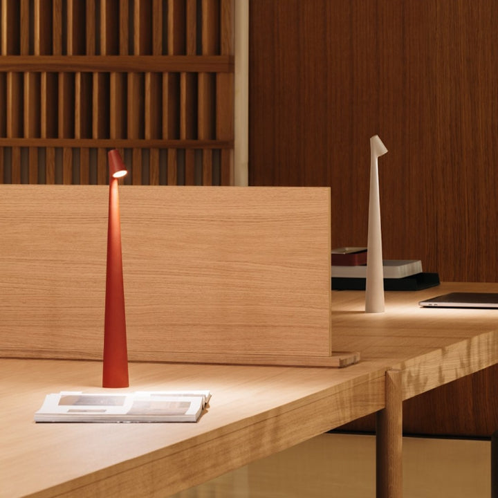 GeekSleek: Minimal Table Lamp