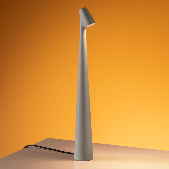 GeekSleek: Minimal Table Lamp