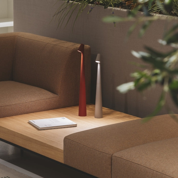 GeekSleek: Minimal Table Lamp