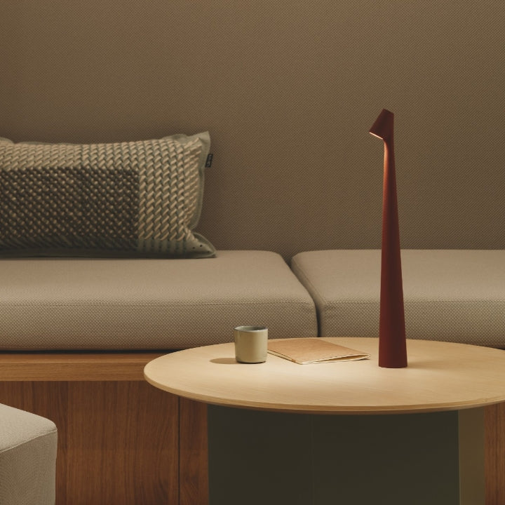 GeekSleek: Minimal Table Lamp